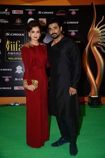 Madhavan and Dia at IIFA Awards