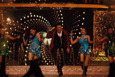 Govinda Dances at ZEE DID Grand Finale