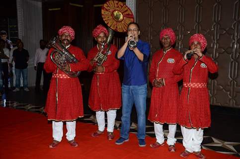 Band Baja! Vidhu Vinod Chopra Tries Some Instruments at Success Bash of PK