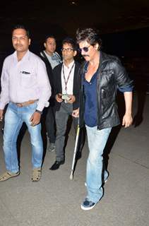 Shah Rukh Khan snapped at Airport while leaving for Bulgaria post surgery