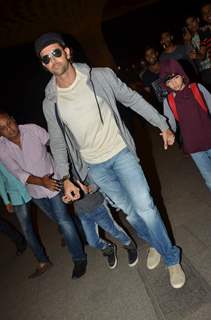 Hrithik Roshan leaves with kids for South Africa