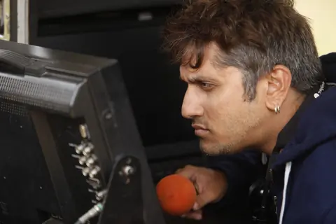 Hamari Adhuri Kahani