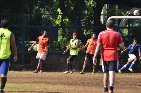 Ranbir Kapoor Practices Soccer!