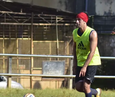 Ranbir Kapoor Practicing Soccer!