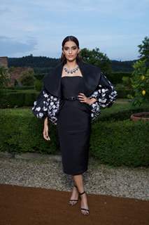 Sonam Kapoor Unveils Jewellry Collection at Villa Di Maiano in Florence!