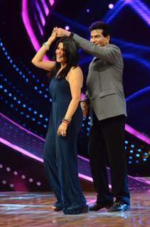 Jeetendra and Ekta Kapoor perform on Nach Baliye 7