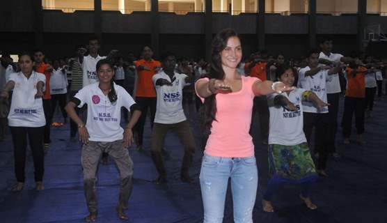 Elli Avram Celebrates International Yoga Day!