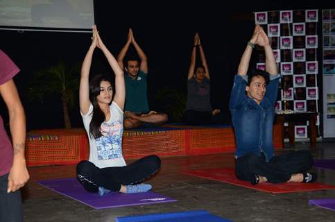 Kriti Sanon and Tiger Shroff Snapped While Doing Yoga on International Yoga Day at Whistling Woods!