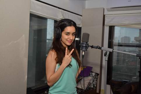 Shraddha Kapoor Records Unplugged Version of Bezubaan Phir Se!