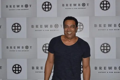 Vindoo Dara Singh at Brew Hot Cafe