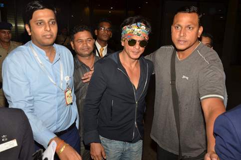 Shah Rukh Khan Returns from Family Vacation in London!