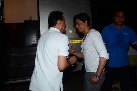 Shah Rukh Khan Meets Baba Siddique!