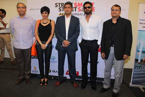 Mandira Bedi and Suniel Shetty at Street Smart Street Safe Campaign