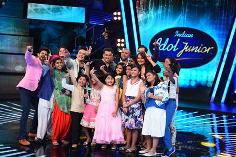 Picture Time! - Salman Khan for Promotions of Bajrangi Bhaijaan on Indian Idol Junior