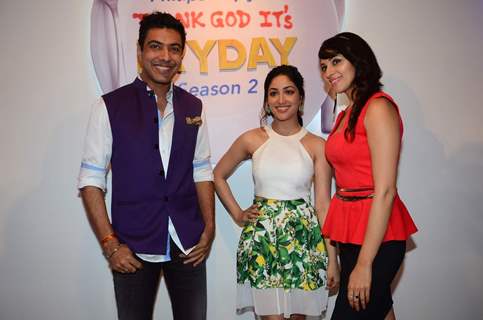 Yami Gautam, Ranveer Brar and The Host Pose for Media at Philips Airfryer Event!