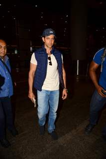 Hrithik Roshan Snapped at Airport