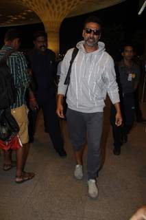 Akshay Kumar Snapped at Airport