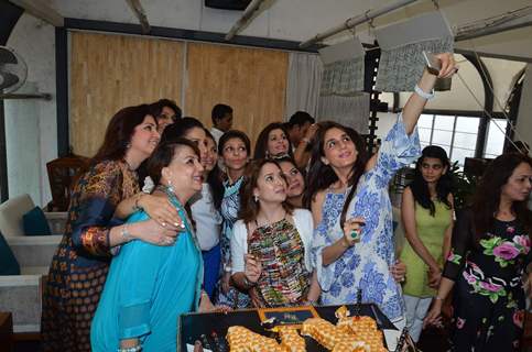 Farah Khan Ali clciks a groupfie at Rouble Nagi's Birthday Bash