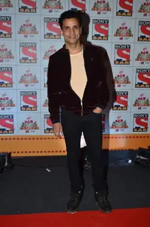 Rajiv Thakur poses for the media at SAB Ke Anokhe Awards