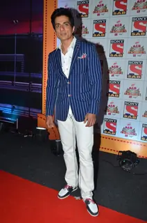 Sonu Sood poses for the media at SAB Ke Anokhe Awards