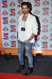 Vishal Singh poses for the media at SAB Ke Anokhe Awards