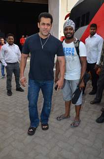 Salman Khan With Fan Snapped at Mehboob