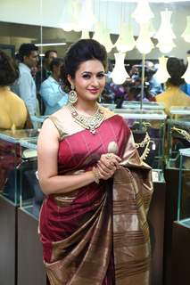 Divyanka Tripathi at Bikaneri Jewels Store Launch