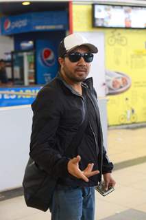 Mika Singh Snapped at Airport