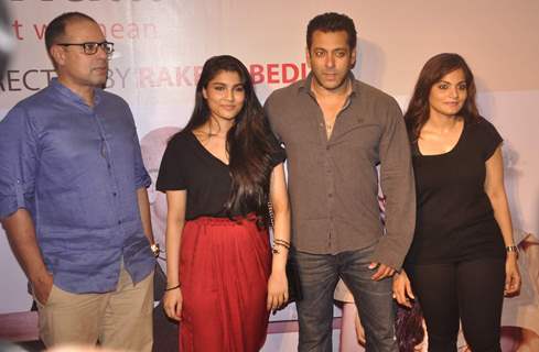 Atul Agnihotri, Alizeh Agnihotri, Salman Khan and Alivra Khan at Show of Kuch Bhi Ho Sakta Hai