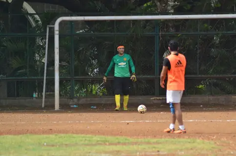 Marc Robinson Snapped Practicing Soccer!