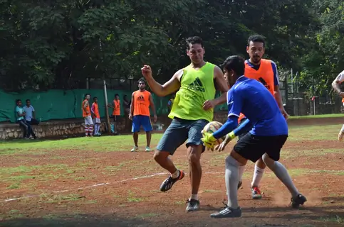 Dino Morea Snapped Practicing Soccer!