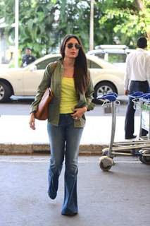 Kareena Kapoor Khan Leaves for Delhi