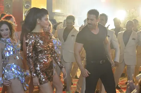 Shruti Haasan and John Abraham on Location of Welcome Back!