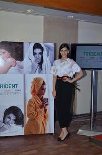 Kriti Sanon Looks Beautiful at Trident Home Decor Promotions!