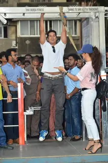Dino Morea was snapped doing push ups at the Launch of his Free Public Gym