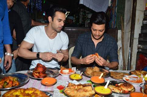 Riteish Deshmukh and Pulkit Samrat were snapped enjoying food at Mohammed Ali Road