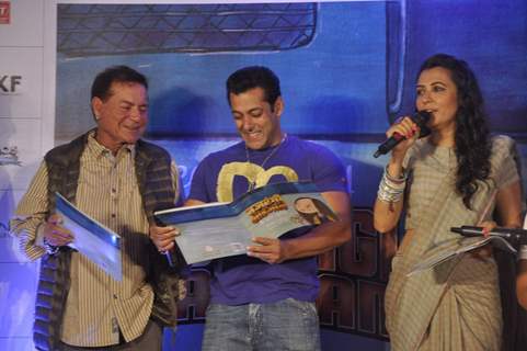 Salman Khan launches a book on Bajrangi Bhaijaan