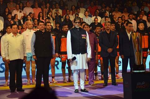 Amitabh Bachchan with Honourable Chief Minister Devendra Fadnavis at Pro Kabaddi Launch