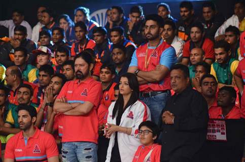 Aishwarya, Abhishek and Sanjay Gupta at Pro Kabaddi Launch