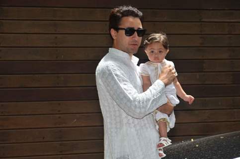 Imran Khan poses with his little daughter Imara Khan