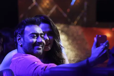 Ajay Devgn and Preity Zinta click a selfie at the Promotions of Drishyam on Nach Baliye 7