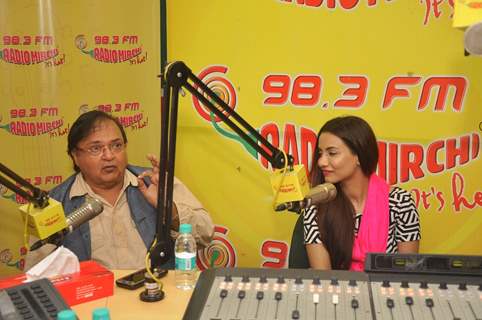 Rakesh Bedi and Tia Bajpai Promotes Baankey Ki Crazy Baraat at Radio Mirchi