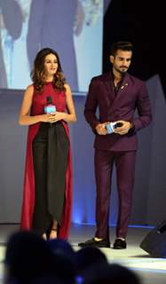 Shibani Dandekar and Karan Tacker Hosts the Launch of Vivo Smart Phone