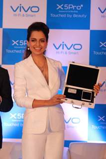 Kangana Ranaut Unveils the Vivo Smart Phone