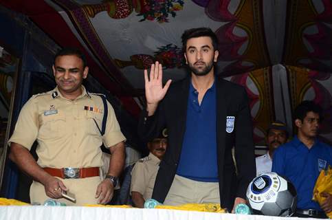 Ranbir Kapoor Presents Mumbai FC Raincoat for Mumbai Traffic Cops