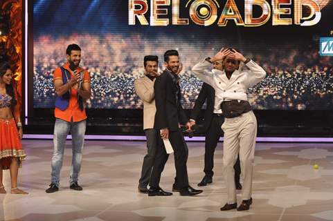 Some Belly Dancing by Riteish During Promotions of Bangistan on Jhalak Dikhla Jaa 8