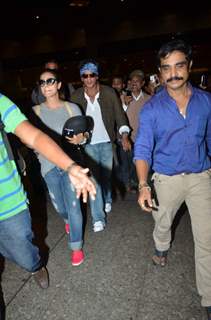 Shahrukh Khan and Kajol Snapped at Airport