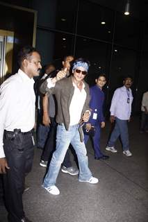 Shah Rukh Khan Snapped at Airport