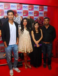 Vicky kaushal, Richa Chadda, Shweta Tripathi and Neeraj Ghaywan Visits Max Store in Pune