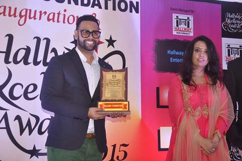 VJ Andy and Amruta Fadnavis at Hallway Excellence Awards